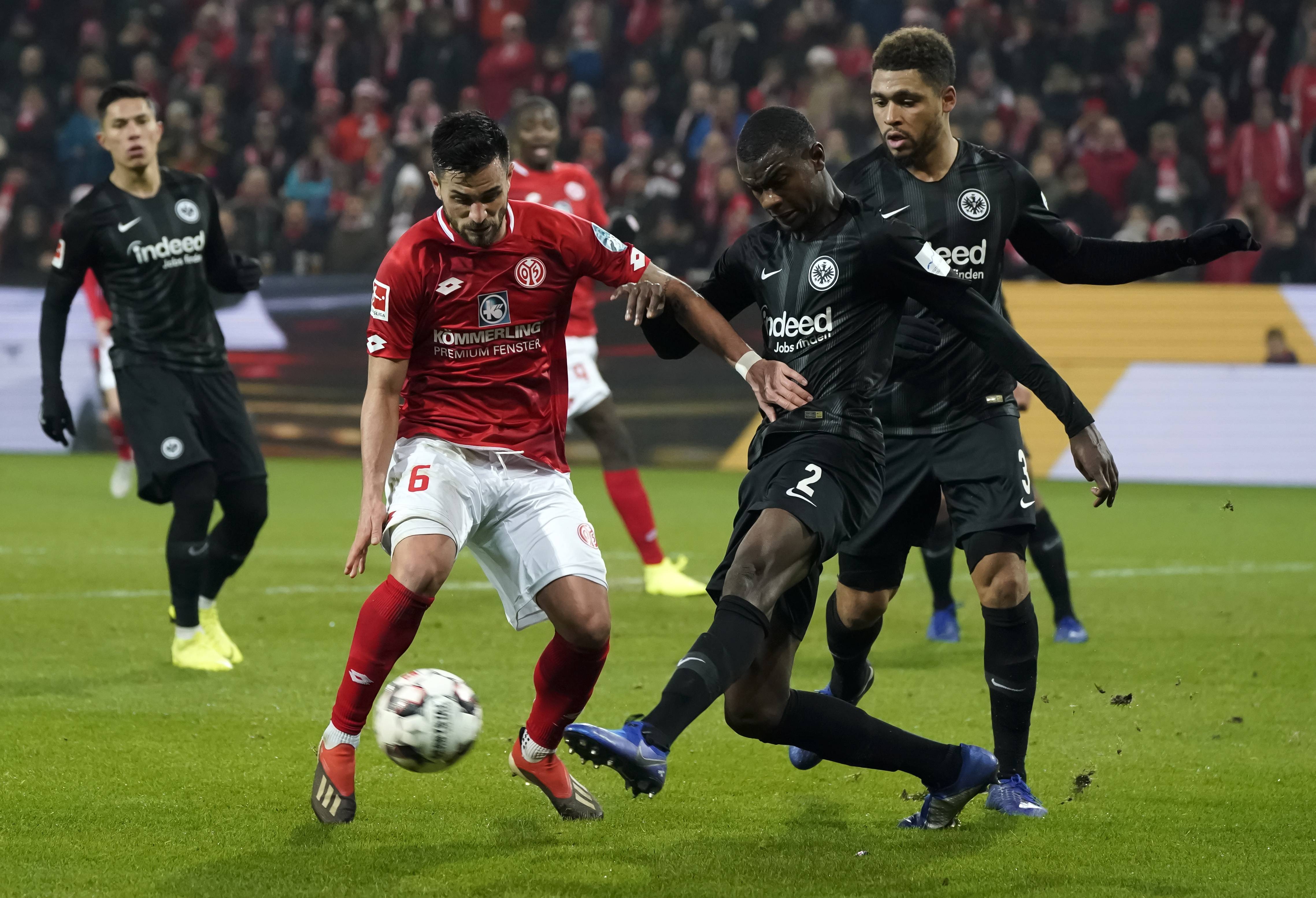 泛亚娱乐 - 法甲里尔对里昂 