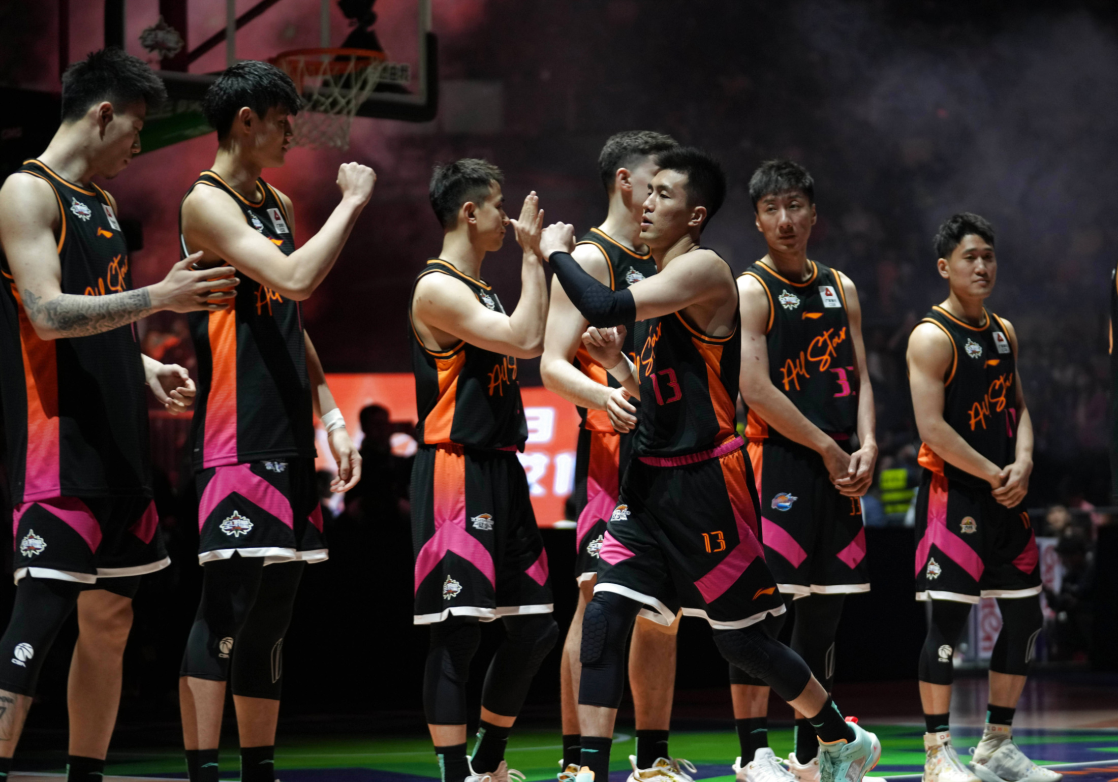 多特蒙德发布备战花絮，冲刺阶段远射贴柱，CBA季后赛任务艰巨，身体对抗强度拉满的简单介绍