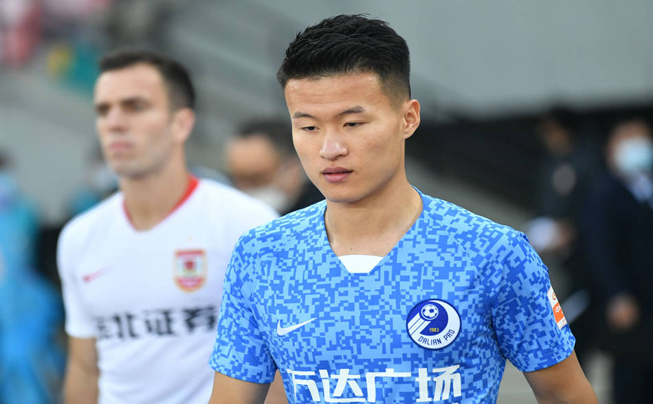 清晨深圳男篮调整名单以备英超，队长鼓劲环节打磨，压力陡增，临场指挥获称赞的简单介绍