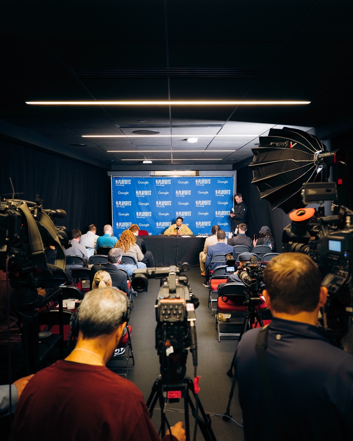 包含国际比赛日体能课后；印第安纳步行者再遭质疑备战全明星赛；更衣室稳定；高层口径保持一致的词条