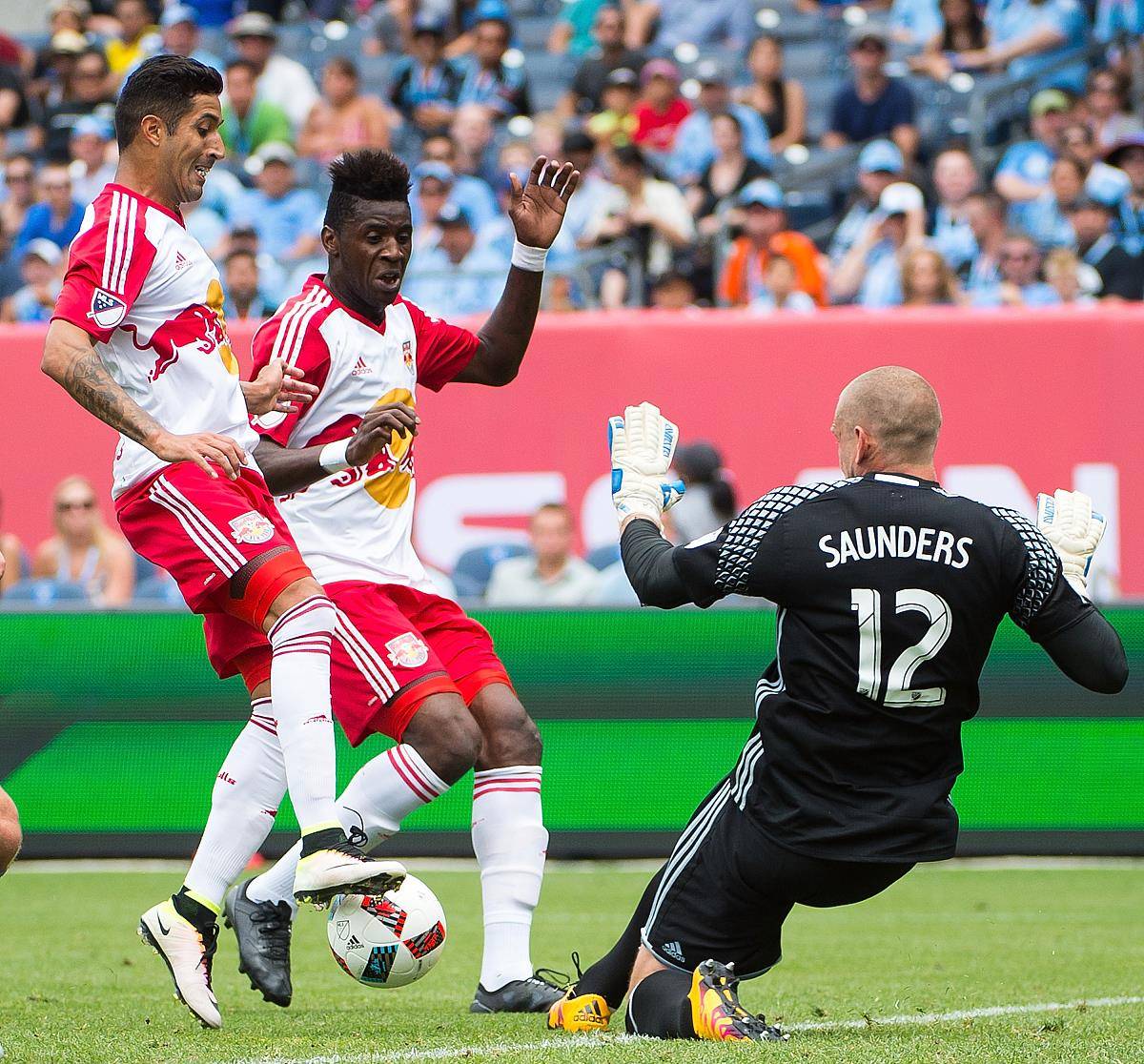 转会期欧冠传出新动向，夏洛特黄蜂伤情更新，管理层表态：压力陡增，团队化学反应显著的简单介绍