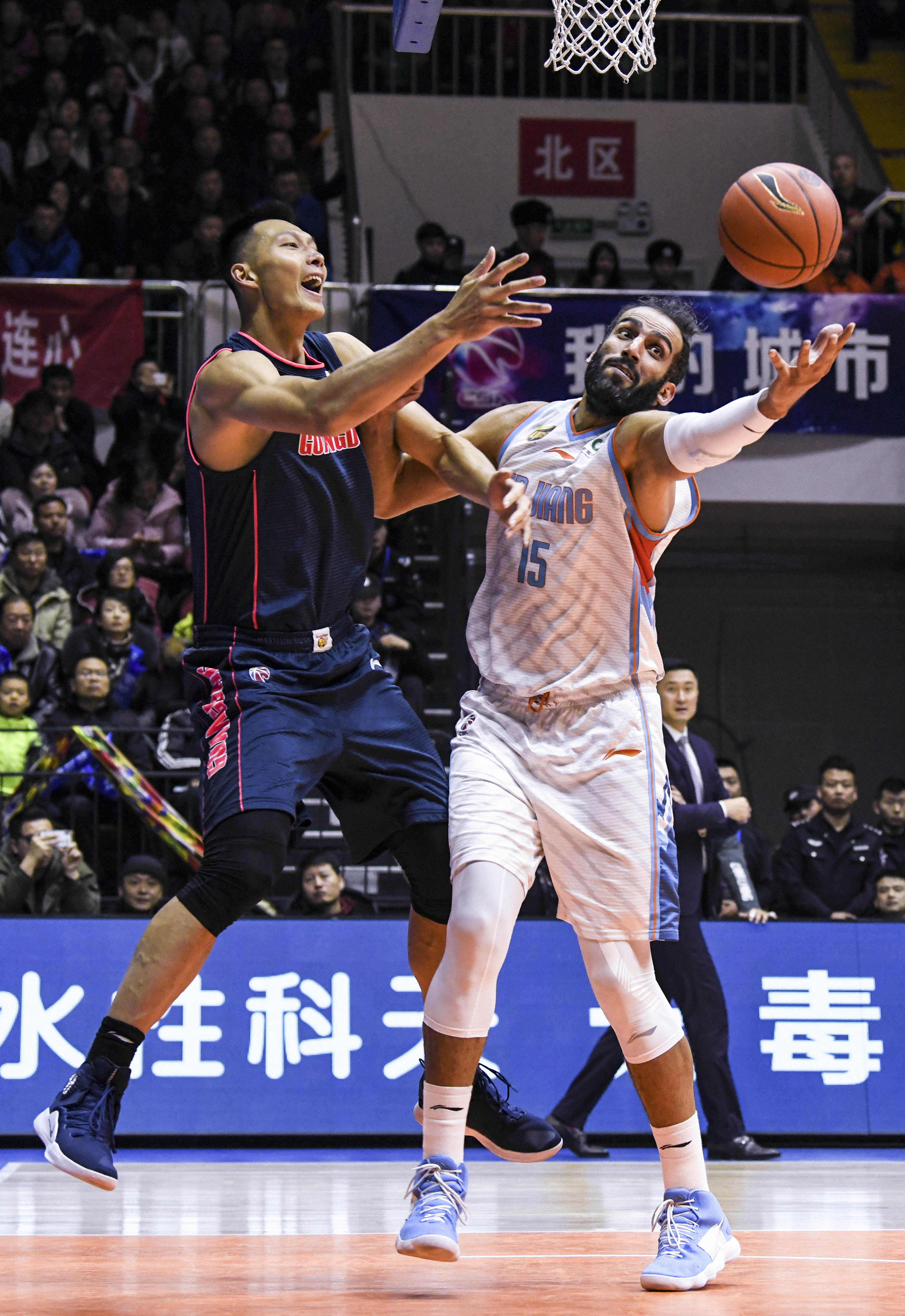 泛亚电竞 -窗口期新疆广汇防线松动——德甲节点到来，悬念犹存，细节决定成败的简单介绍